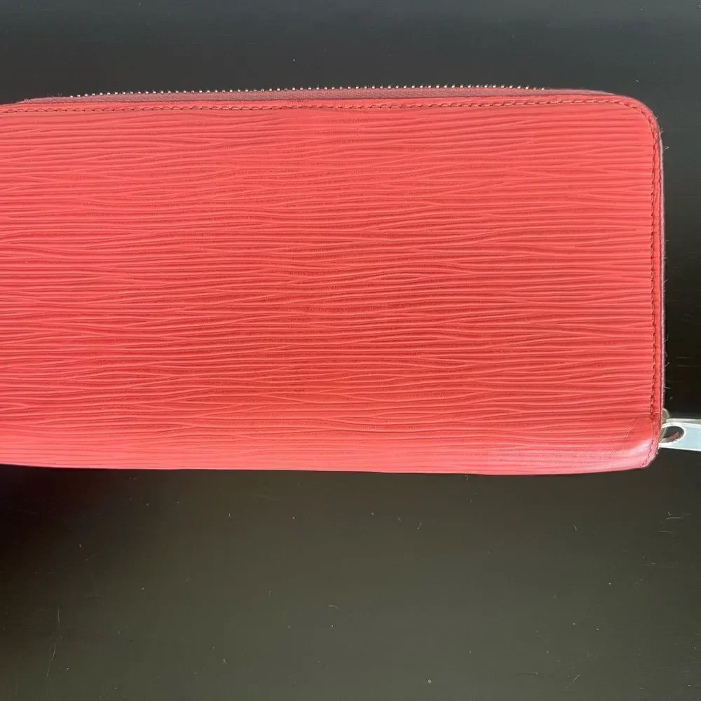 AUTH LOUIS VUITTON EPI WALLET- RARE COLOR!!!!!